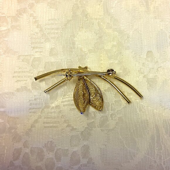 Vintage Hand Carved Ivory Gold Tone Brooch Jewelry Pin - Picture 5 of 9